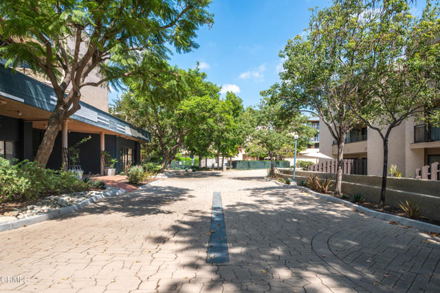 Detail Gallery Image 3 of 45 For 4499 via Marisol #321,  Los Angeles,  CA 90042 - 2 Beds | 2 Baths