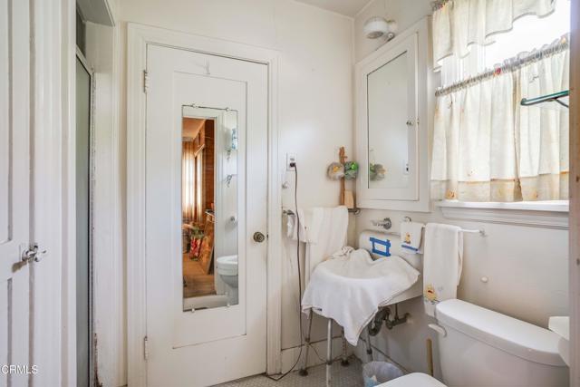 1120 S Burnside Avenue, Los Angeles CA: https://media.crmls.org/mediaz/b1be323d-019f-4b2a-b909-73557a87145a.jpg
