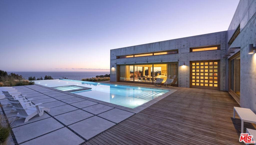 24689 Pacific Coast Highway — architectural residence