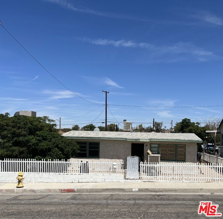 413 WILSHIRE Place, Barstow, CA 92311