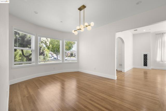 1437 Portland Ave, Albany CA: https://media.crmls.org/mediaz/b1beb5a7-e7e0-4998-8563-b445513a6473.jpg