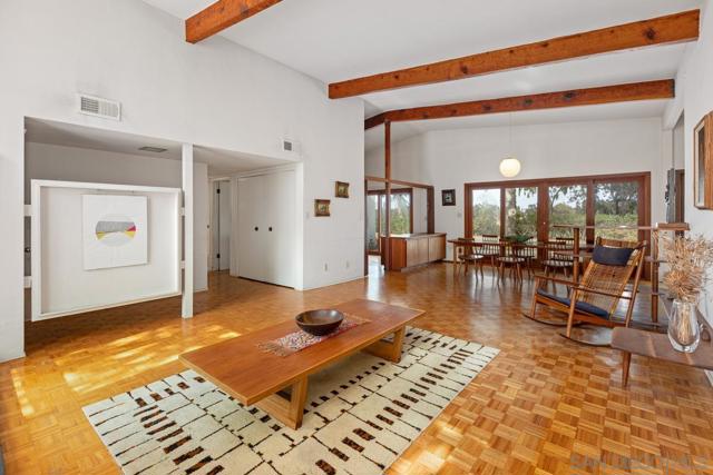 8415 Sugarman Dr, La Jolla CA: https://media.crmls.org/mediaz/b1bec6a5-1ba2-4120-83e8-275035b13f7b.jpg