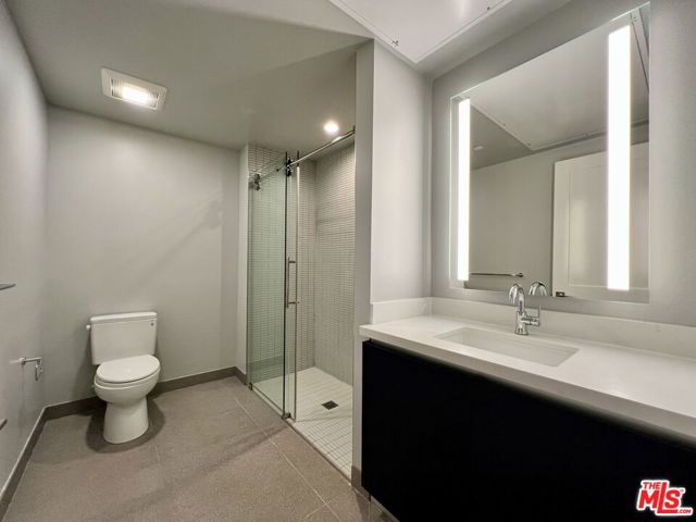 5801 Camerford Avenue, Los Angeles CA: https://media.crmls.org/mediaz/b1bf534e-3703-4820-95a2-d64cf17ff6f3.jpg