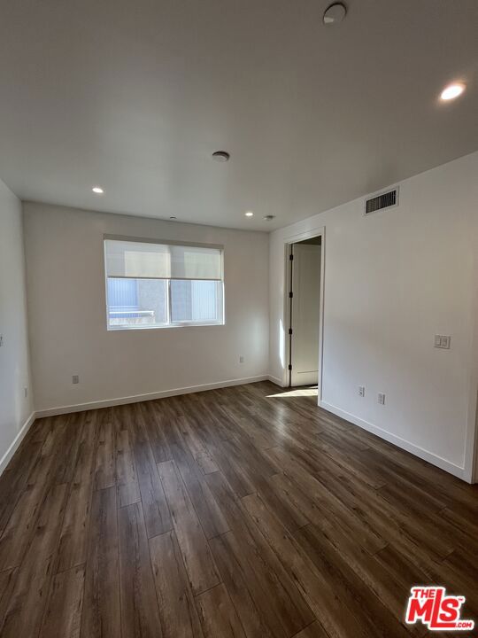 14822 Magnolia Boulevard, Sherman Oaks CA: https://media.crmls.org/mediaz/b1bfa9d7-cee3-4002-b891-0eb85bf91e59.jpg