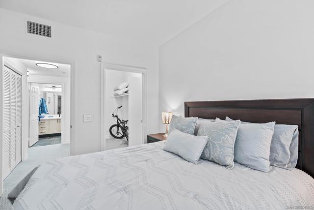 1480 Broadway, San Diego CA: https://media.crmls.org/mediaz/b1bfea55-d412-407a-aa34-370d8bb67469.jpg