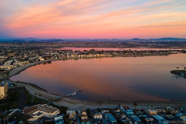713 San Jose Pl, San Diego CA: https://media.crmls.org/mediaz/b1c02c44-1b96-4918-9e9f-2197a45cbebc.jpg
