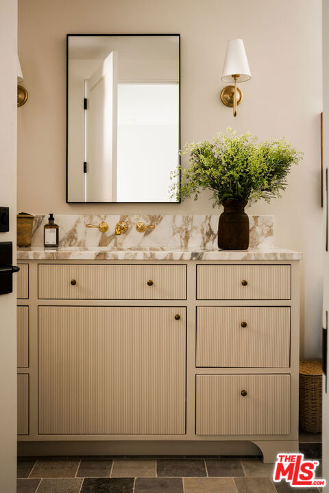 976 N Alpine Drive, Beverly Hills CA: https://media.crmls.org/mediaz/b1c04326-1cb1-480e-a041-acd564a97a4f.jpg