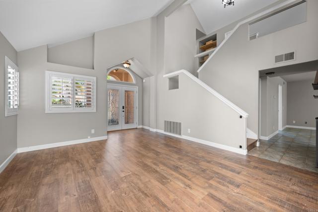 Detail Gallery Image 5 of 48 For 1449 Genoa Dr, Vista,  CA 92081 - 4 Beds | 2/1 Baths