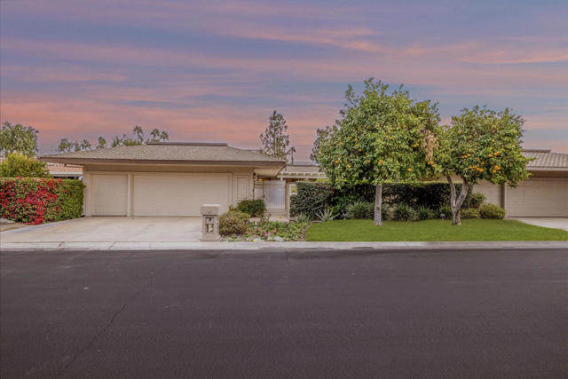 19 Colgate Drive, Rancho Mirage CA: https://media.crmls.org/mediaz/b1c04c8b-f30c-4171-9e83-99039e420c31.jpg