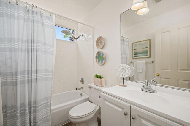1137 Avenida Sobrina, Oceanside CA: https://media.crmls.org/mediaz/b1c11d20-2119-4899-a045-b40db4e3aee4.jpg