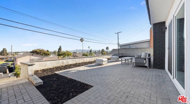 1722 E Turmont Street, Carson CA: https://media.crmls.org/mediaz/b1c21add-9a6e-472b-8e14-277000729e14.jpg