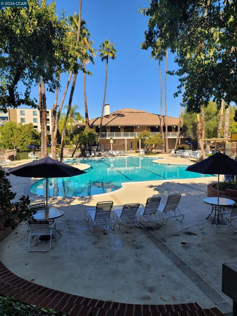 310 N Civic Dr., Walnut Creek CA: https://media.crmls.org/mediaz/b1c29716-f1c3-4e64-a849-10f8a5c71251.jpg