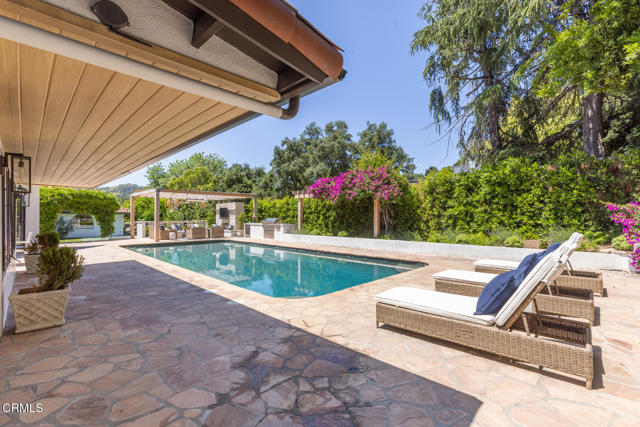 4435 Encinas Drive, La Canada Flintridge CA: https://media.crmls.org/mediaz/b1c2bb84-5615-4a5e-8b45-0c4834c1054d.jpg
