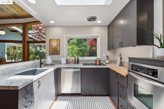 39 Norwood Ave, Kensington CA: https://media.crmls.org/mediaz/b1c2c348-3abf-4e66-abc8-21f6b9241002.jpg