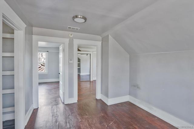 1035 Edgemont Place, San Diego CA: https://media.crmls.org/mediaz/b1c2ea00-0c9f-4961-8afb-eeaea1556c5c.jpg