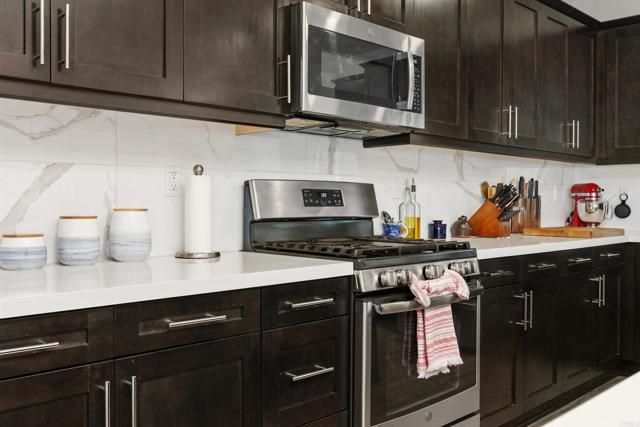 Detail Gallery Image 14 of 49 For 21711 Deer Grass Dr, Escondido,  CA 92029 - 4 Beds | 3/1 Baths