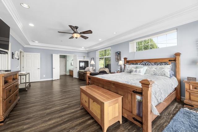 960 Smith Rd, Watsonville CA: https://media.crmls.org/mediaz/b1c2ee21-0889-449a-88fc-f1d00f42d7d2.jpg