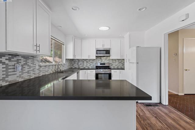 2592 Caballo Ranchero Dr, Diablo CA: https://media.crmls.org/mediaz/b1c3eb23-30af-4534-8a26-19a9495ceb94.jpg