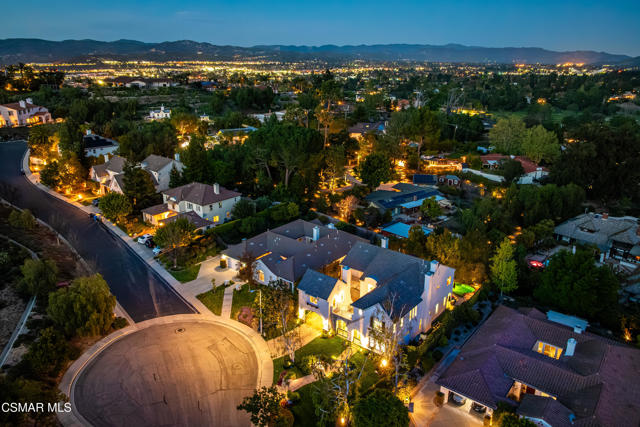 1008 N Country Club Drive, Simi Valley CA: https://media.crmls.org/mediaz/b1c45797-89f4-46e4-9668-df48442a8e8f.jpg