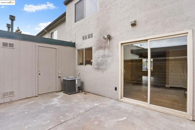 3300 Northwood Dr, Concord CA: https://media.crmls.org/mediaz/b1c4a120-c695-42f2-bda1-6d0a6ec1cbb8.jpg