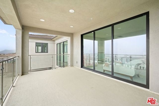 20244 W Albion Way, Porter Ranch CA: https://media.crmls.org/mediaz/b1c4e39e-6f3f-4491-9f5a-19d3e6871e8f.jpg