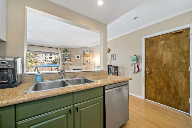 2950 Broadway, San Diego CA: https://media.crmls.org/mediaz/b1c4e6a2-07fe-48f7-9974-33b36189a5b4.jpg