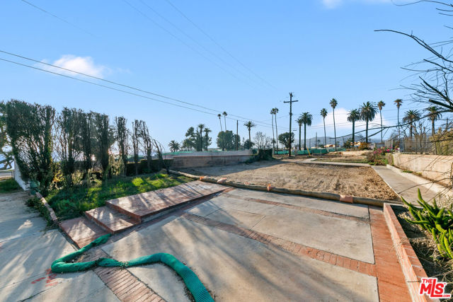 Drew Fenton | 321 Lombard Avenue Pacific Palisades CA | MLS: 7486774 Drew Fenton | 321 Lombard Avenue Pacific Palisades CA | MLS: 7486774