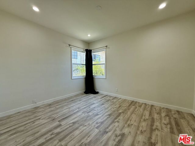 5248 Whitsett Avenue, Valley Village CA: https://media.crmls.org/mediaz/b1c5c715-ba82-4332-8250-c45c7bb9049d.jpg