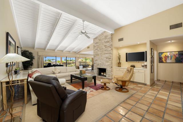 40480 Via Entrada, Rancho Mirage CA: https://media.crmls.org/mediaz/b1c6026a-dc16-4ff1-8f02-ae393b8c0224.jpg