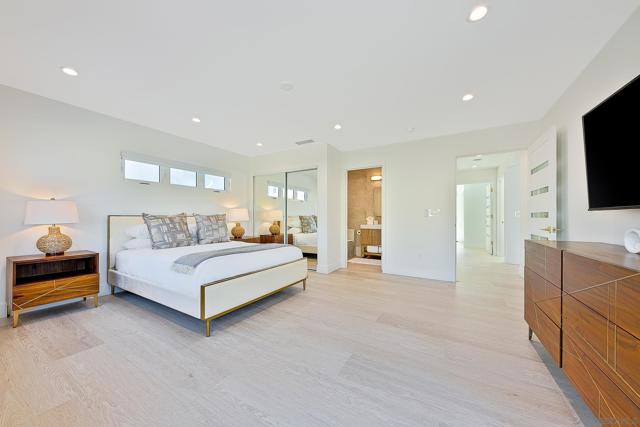 303 Sea Lane, La Jolla CA: https://media.crmls.org/mediaz/b1c636ec-4efc-4d2e-b13f-f935d5d22b10.jpg