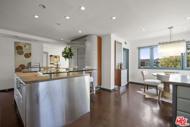 2980 Hollyridge Drive, Los Angeles CA: https://media.crmls.org/mediaz/b1c69b79-2cfa-4511-97f0-6171748f1cf5.jpg