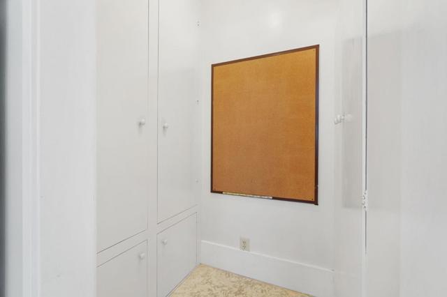 17 Oak Street, Los Altos CA: https://media.crmls.org/mediaz/b1c72cf3-df14-40ed-a4e2-c4f8140fea85.jpg