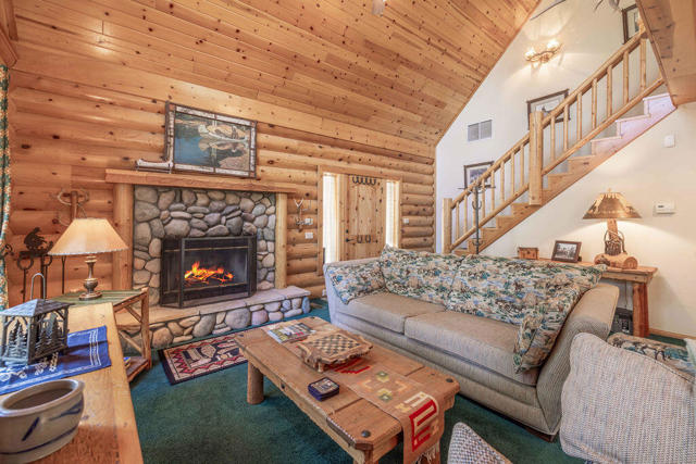 1307 Pigeon Road, Big Bear CA: https://media.crmls.org/mediaz/b1c75e16-7a9c-40e6-b431-3e15dd890990.jpg