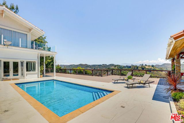 1410 Stradella Road, Los Angeles CA: https://media.crmls.org/mediaz/b1c789ac-92e2-4add-a6cc-fb5aca8450a1.jpg
