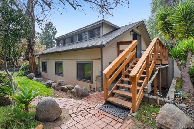 10880 Hess Drive, La Mesa CA: https://media.crmls.org/mediaz/b1c8045d-827d-4630-af38-cfe2fb390bb0.jpg