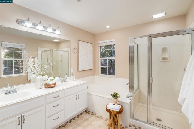 9752 Belladonna Dr, San Ramon CA: https://media.crmls.org/mediaz/b1c83e93-6f14-478b-87f4-a9e53d36e572.jpg