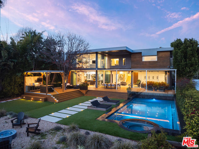 2511 Carman Crest Drive, Los Angeles CA: https://media.crmls.org/mediaz/b1c8d8d2-7e24-4d37-9076-002b07f440cd.jpg