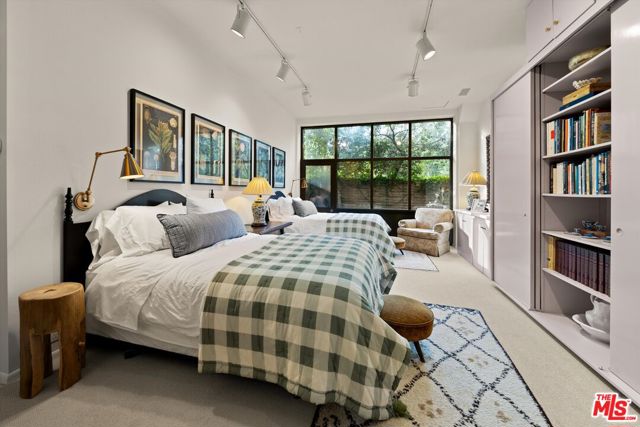 1048 E La Loma Avenue, Somis CA: https://media.crmls.org/mediaz/b1c91d75-7d5a-4bc7-b1f4-00f3eaaf919d.jpg