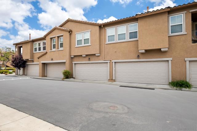 12680 Creekview Drive, San Diego CA: https://media.crmls.org/mediaz/b1ca101d-4fa2-4525-a195-3dd2f2a94052.jpg