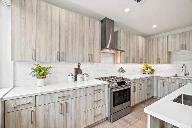 924 Woodside Road, Redwood City CA: https://media.crmls.org/mediaz/b1ca1966-1c69-4bcb-b0fe-6f353568db39.jpg