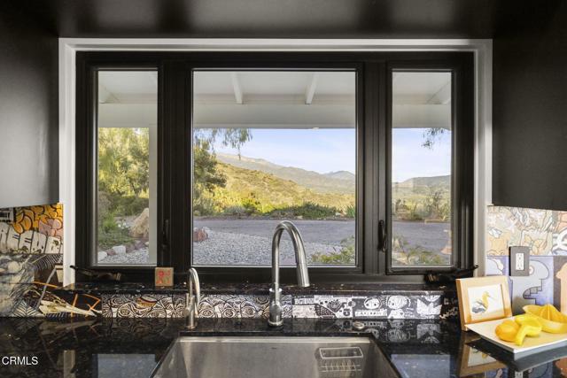 1417 Foothill Road, Ojai CA: https://media.crmls.org/mediaz/b1ca6ada-b9bd-4f3a-87f9-6d5f21ec75f0.jpg