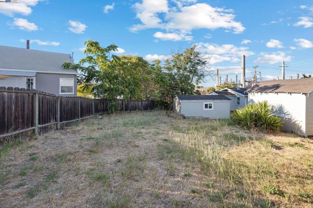 1385 Palm Ave, Martinez CA: https://media.crmls.org/mediaz/b1caaded-97f8-472d-9cf8-2404d5b68bc8.jpg