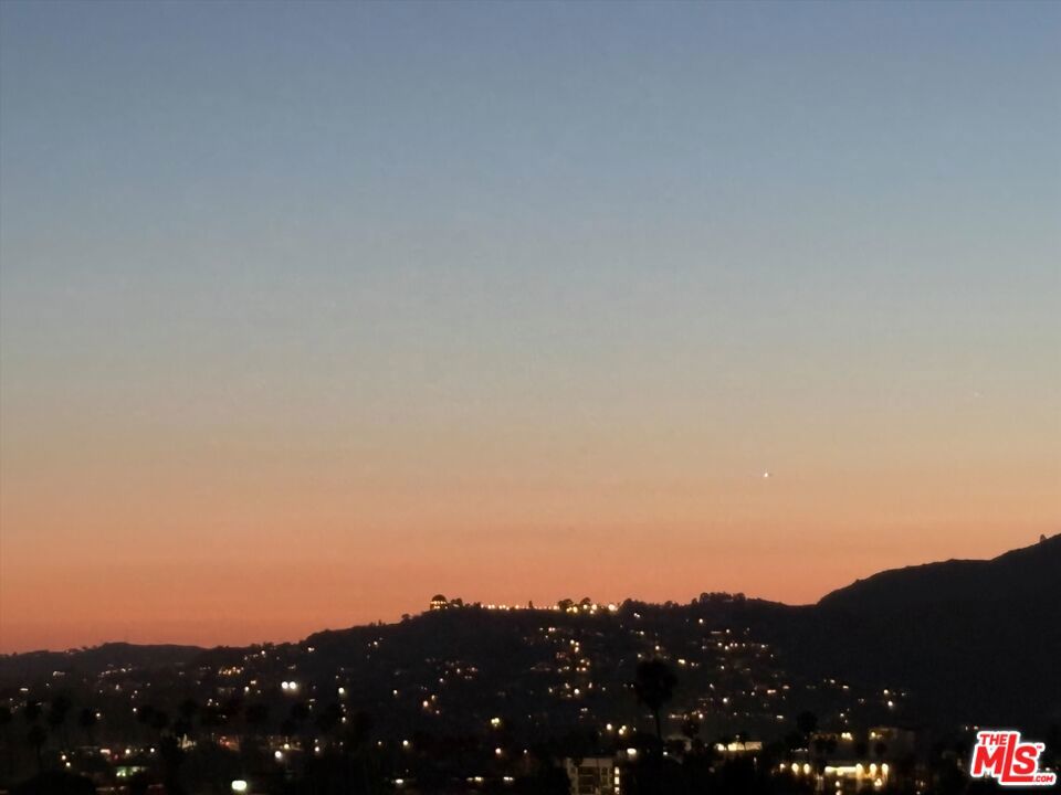 https://media.crmls.org/mediaz/b1caae23-f870-49f0-928a-8ce82c64b90c.jpg?preset=X-Large