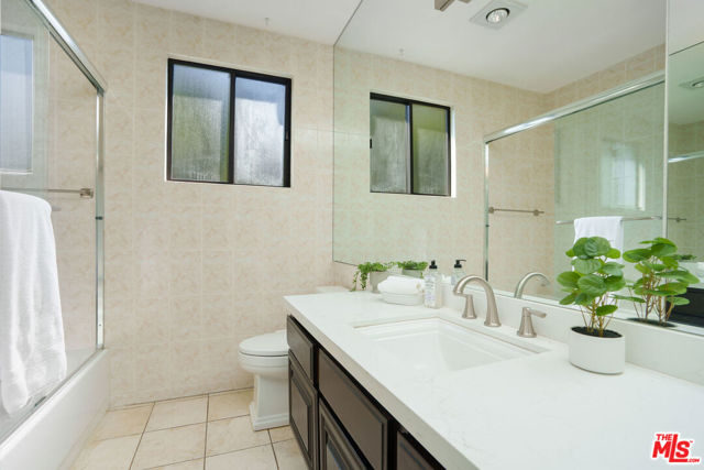 8114 Manitoba Street, Playa del Rey CA: https://media.crmls.org/mediaz/b1cadb38-97ad-498d-9661-6d8190b789fb.jpg