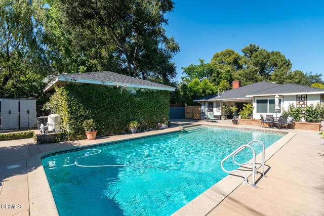 4841 Hill Street, La Canada Flintridge CA: https://media.crmls.org/mediaz/b1cb9021-fbc7-4464-a20e-e3e27b293801.jpg