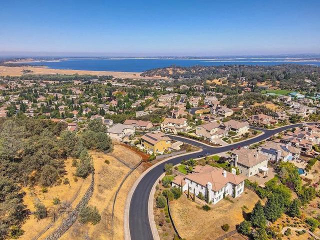 2791 Giorno Way, El Dorado Hills CA: https://media.crmls.org/mediaz/b1cba746-d670-4d49-a62f-57a7066d5517.jpg