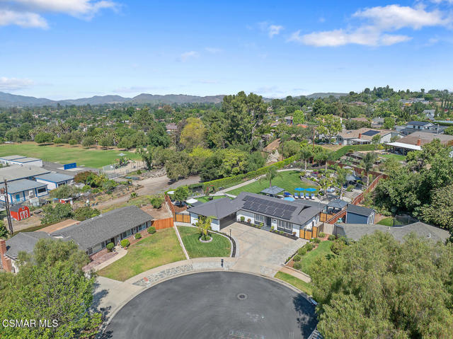 1233 Calle Olmo, Thousand Oaks CA: https://media.crmls.org/mediaz/b1cbf0bb-3327-42d2-9e58-c8a9a5ea6b09.jpg