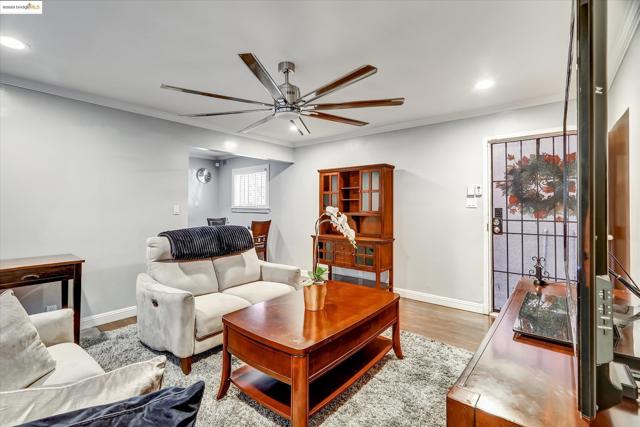 6610 Bancroft Avenue, Oakland CA: https://media.crmls.org/mediaz/b1cc6d1a-096b-4283-88c1-4d630bb18b59.jpg