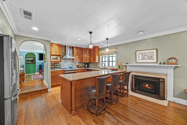 203 Roberta Ave, Pleasant Hill CA: https://media.crmls.org/mediaz/b1cc98b6-60f1-4ab3-958c-c0f5cae57cfb.jpg