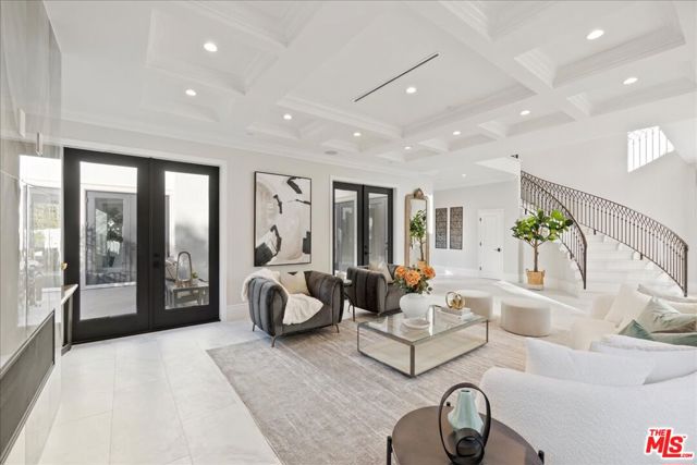 4351 Vanalden Avenue, Tarzana CA: https://media.crmls.org/mediaz/b1cd0a72-b6f3-4461-9094-d524c0a64408.jpg